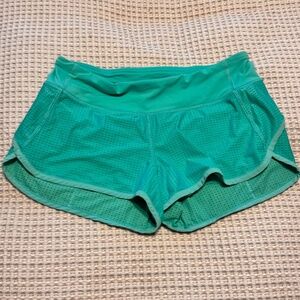 Lululemon 2.5 speed up shorts size 4